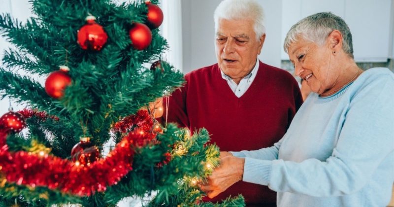 5-activities-to-get-seniors-involved-in-the-holiday-fun-first-in-care